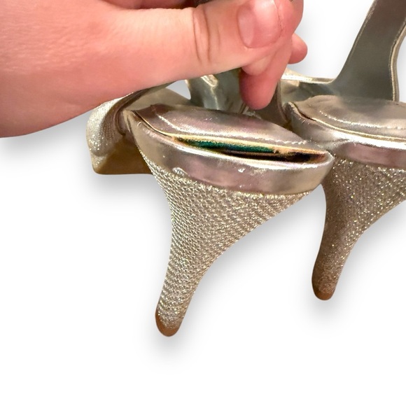 Worthington Dayne Silver Metallic Peep Toe Stiletto Heels Sz 6.5 - Picture 13 of 15